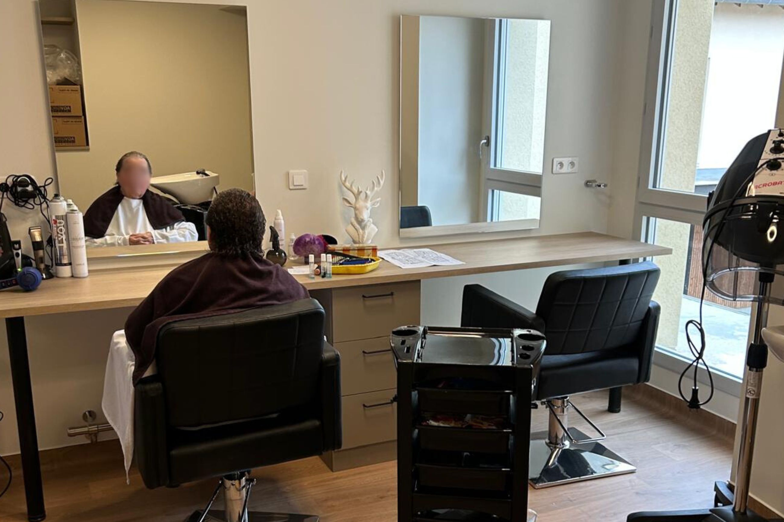 Salle-coiffure-EHPAD-Michel-Marquet